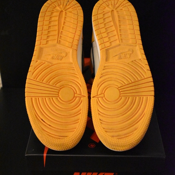 Air Jordan 1 "Taxi" - Picture 5 of 7